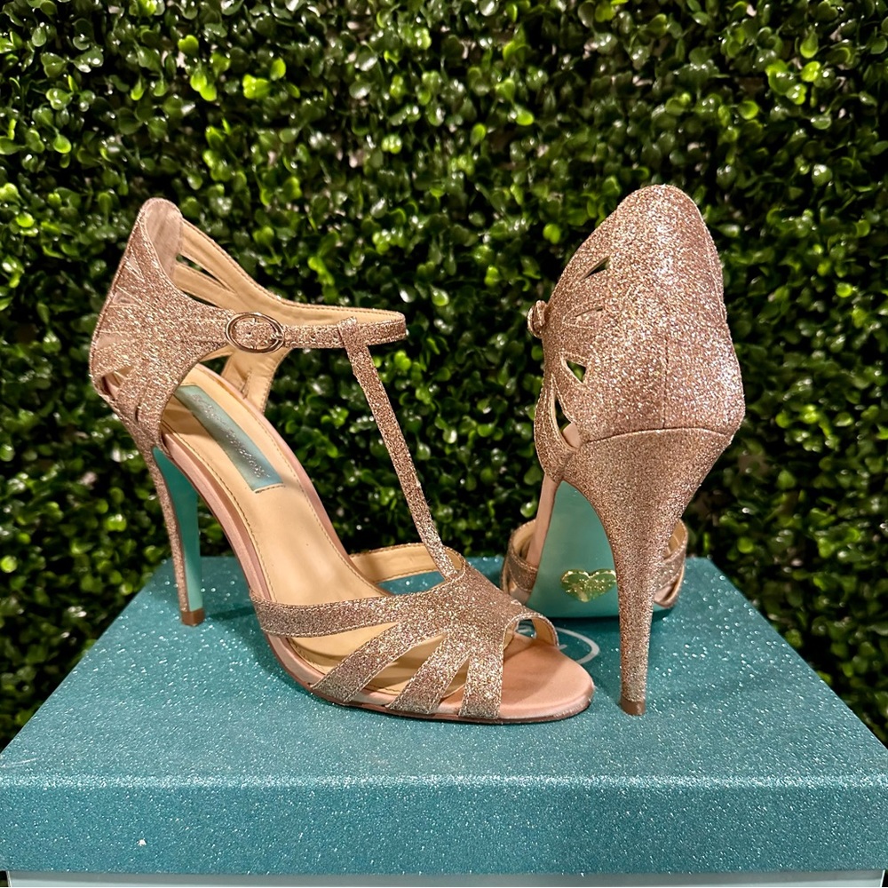 BLUE by Betsey Johnson Women's SB-Tee Dress Heels Pump- Size 6.5